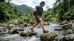 Cara Memilih Sandal Gunung Yang Kuat Untuk Melewati Jalur Sungai Berbatu